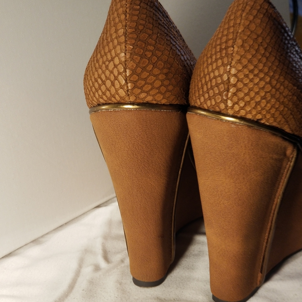 Wedge Heel - Picture 4 of 4